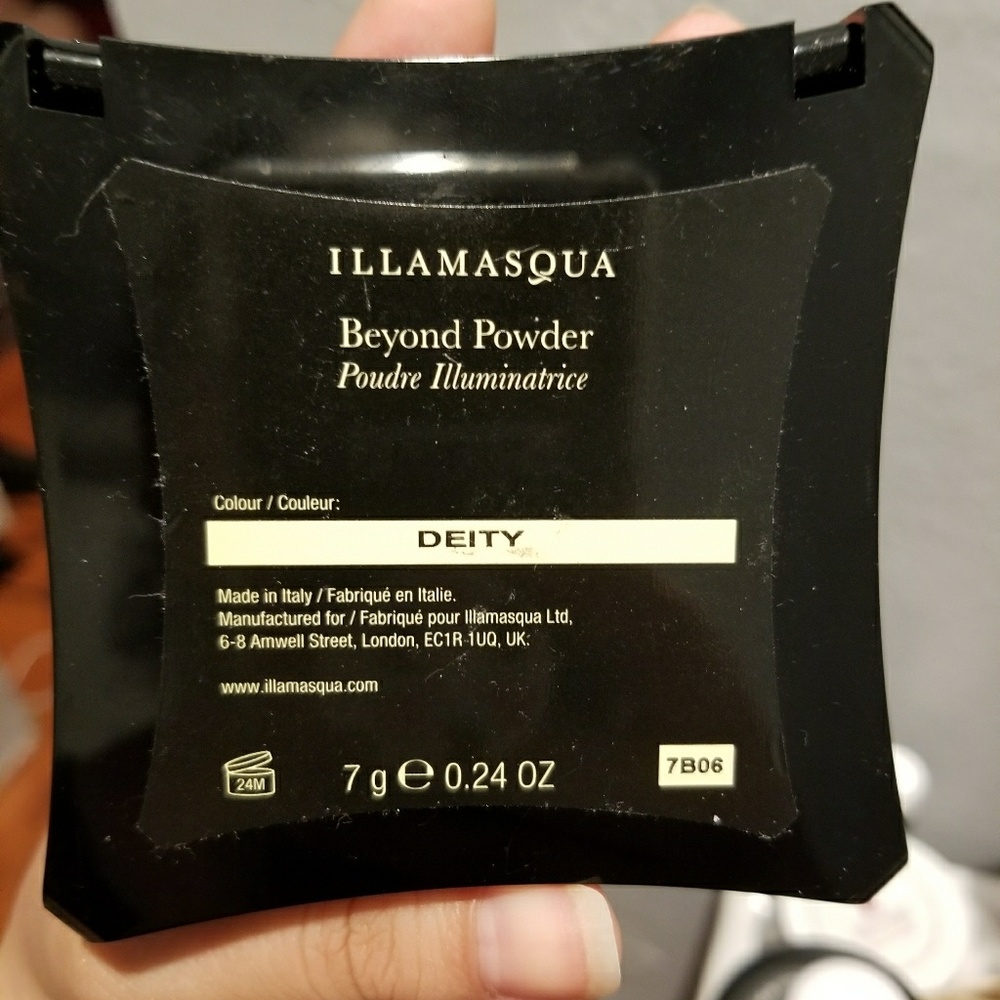 Illamasqua beyond powder in Deity